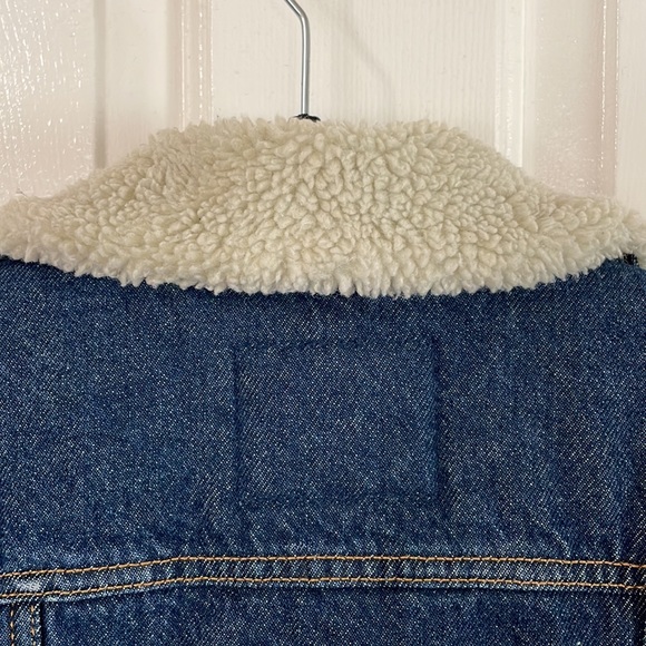 Levi’s Denim Sherpa-Lined Jean Jacket - Picture 7 of 7